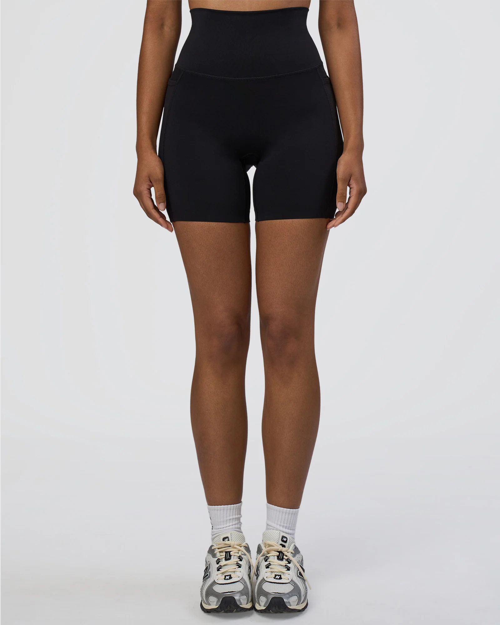 Elixir Ultra High-Rise 6" Short Pockets - Black - Image 7